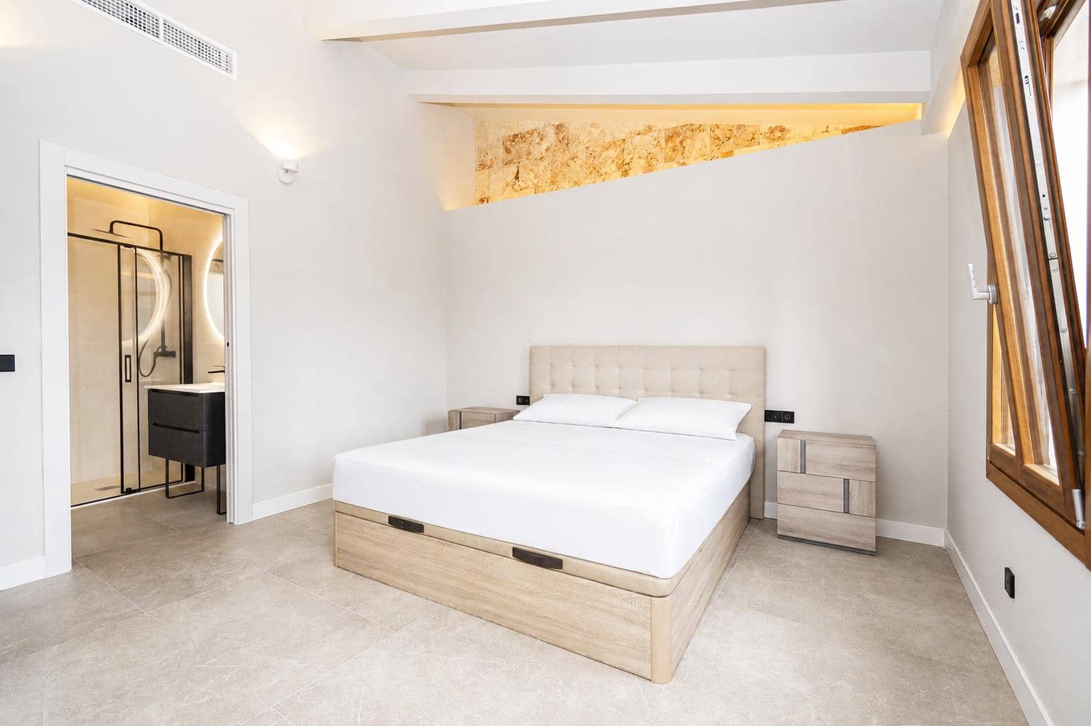 Ático de 2 habitaciones en Selva en alquiler con garaje - 2.500 € (Ref: 9826634)