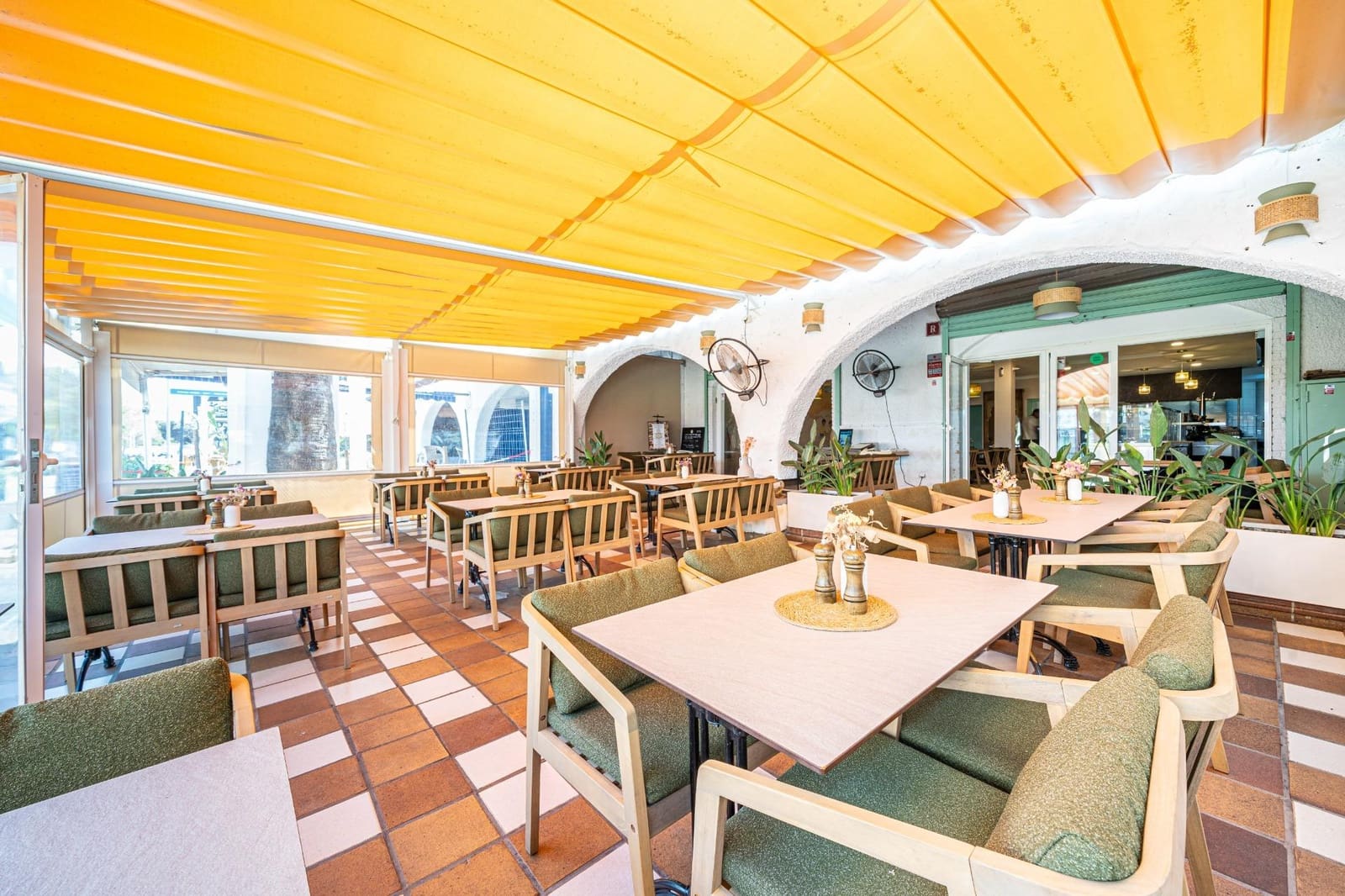 Yritys vuokrattavana paikassa Magalluf - 1 850 € (Ref: 10025858)