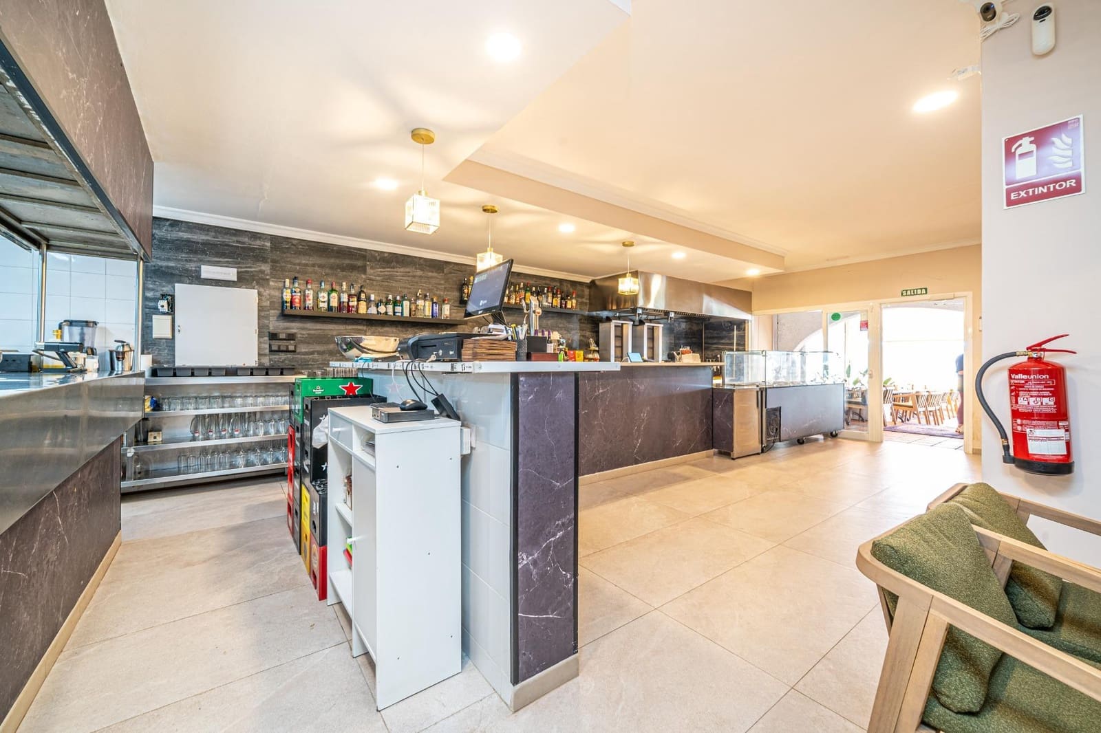 Yritys vuokrattavana paikassa Magalluf - 1 850 € (Ref: 10025858)