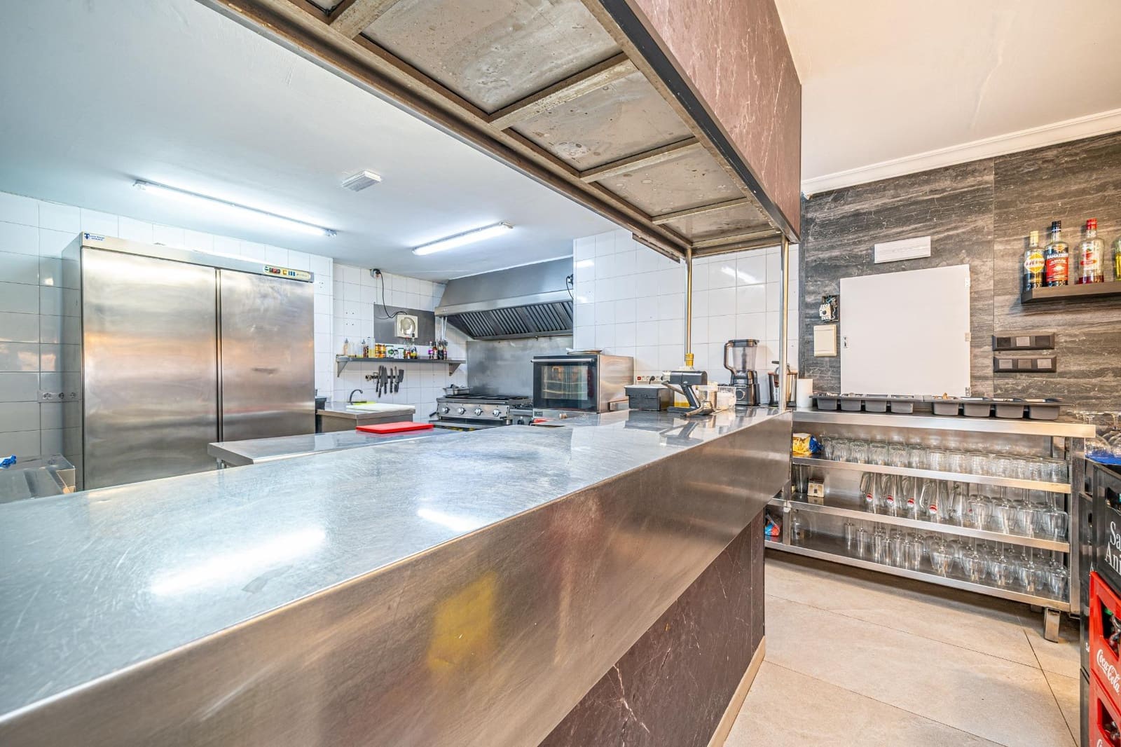 Yritys vuokrattavana paikassa Magalluf - 1 850 € (Ref: 10025858)