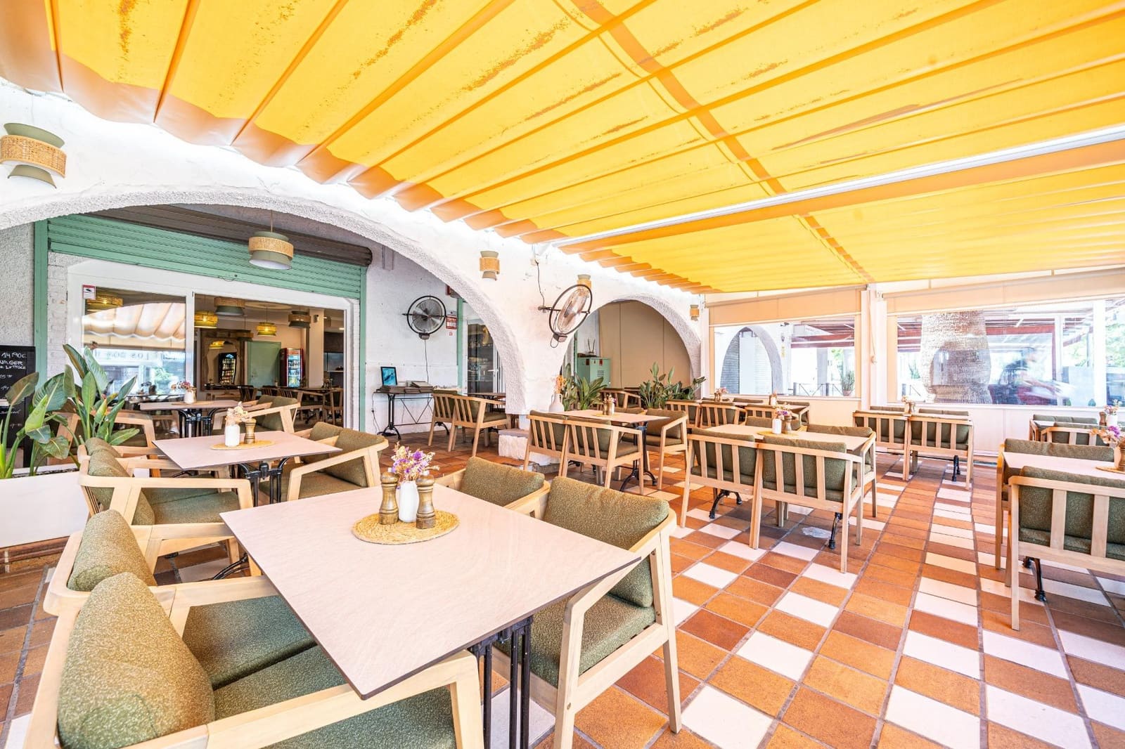 Yritys vuokrattavana paikassa Magalluf - 1 850 € (Ref: 10025858)