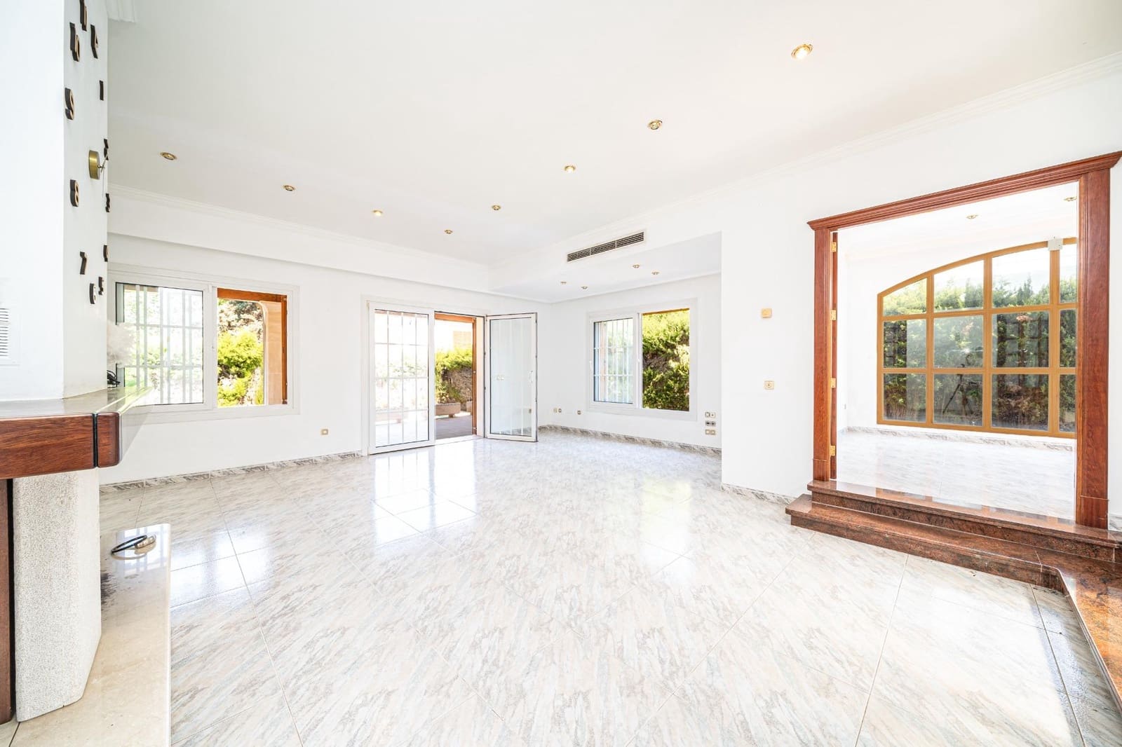 6 soverom Villa til salgs i Son Veri Nou med svømmebasseng garasje - € 1 450 000 (Ref: 10025859)