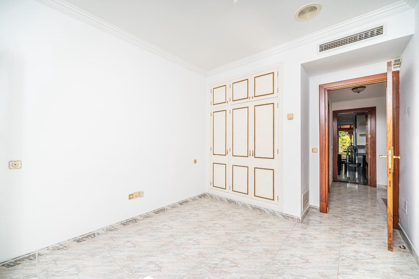 6 soverom Villa til salgs i Son Veri Nou med svømmebasseng garasje - € 1 450 000 (Ref: 10025859)