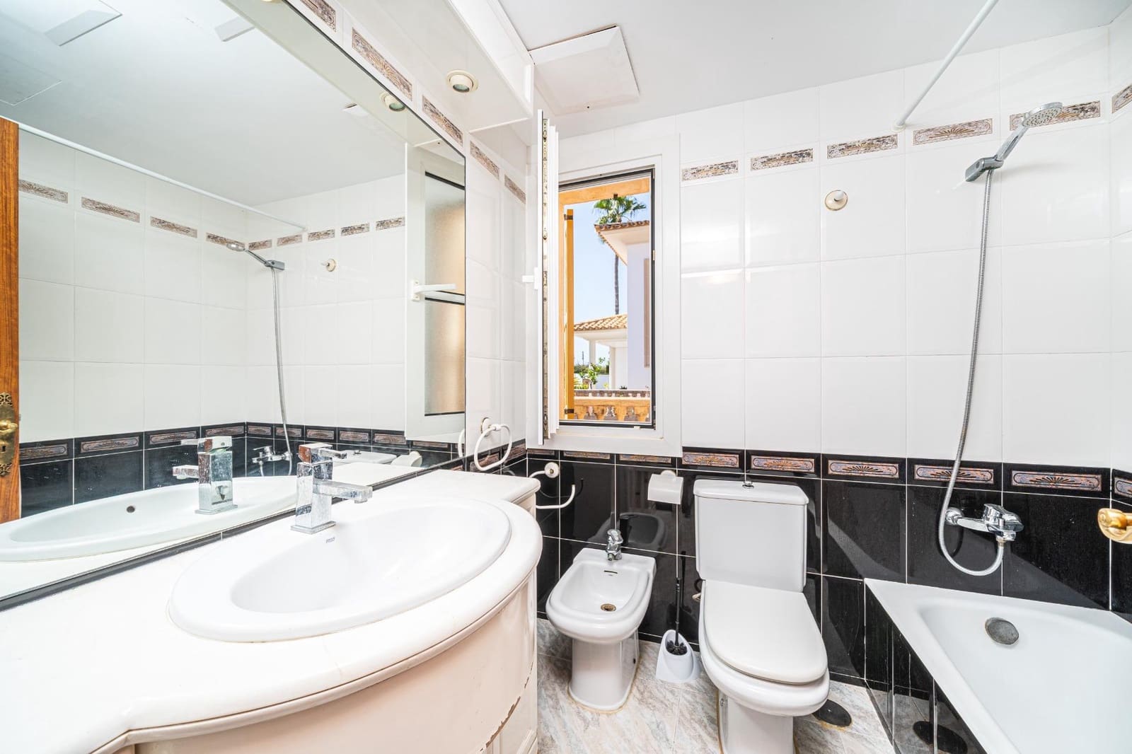 6 soverom Villa til salgs i Son Veri Nou med svømmebasseng garasje - € 1 450 000 (Ref: 10025859)