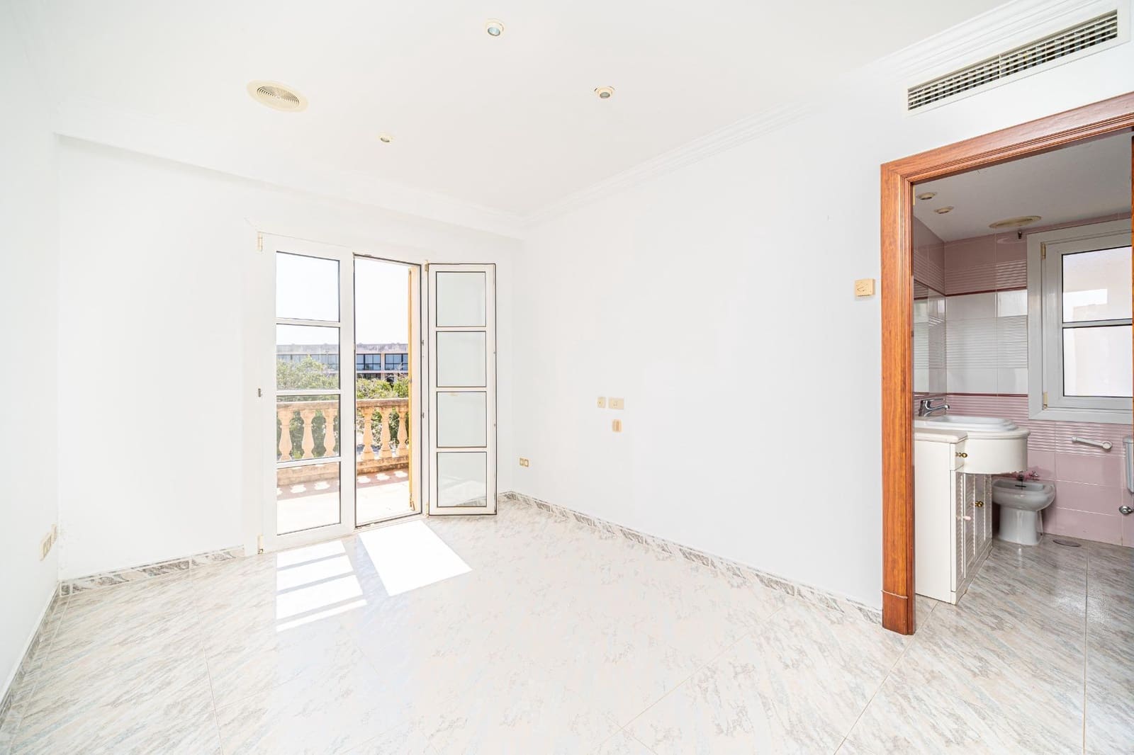 6 soverom Villa til salgs i Son Veri Nou med svømmebasseng garasje - € 1 450 000 (Ref: 10025859)