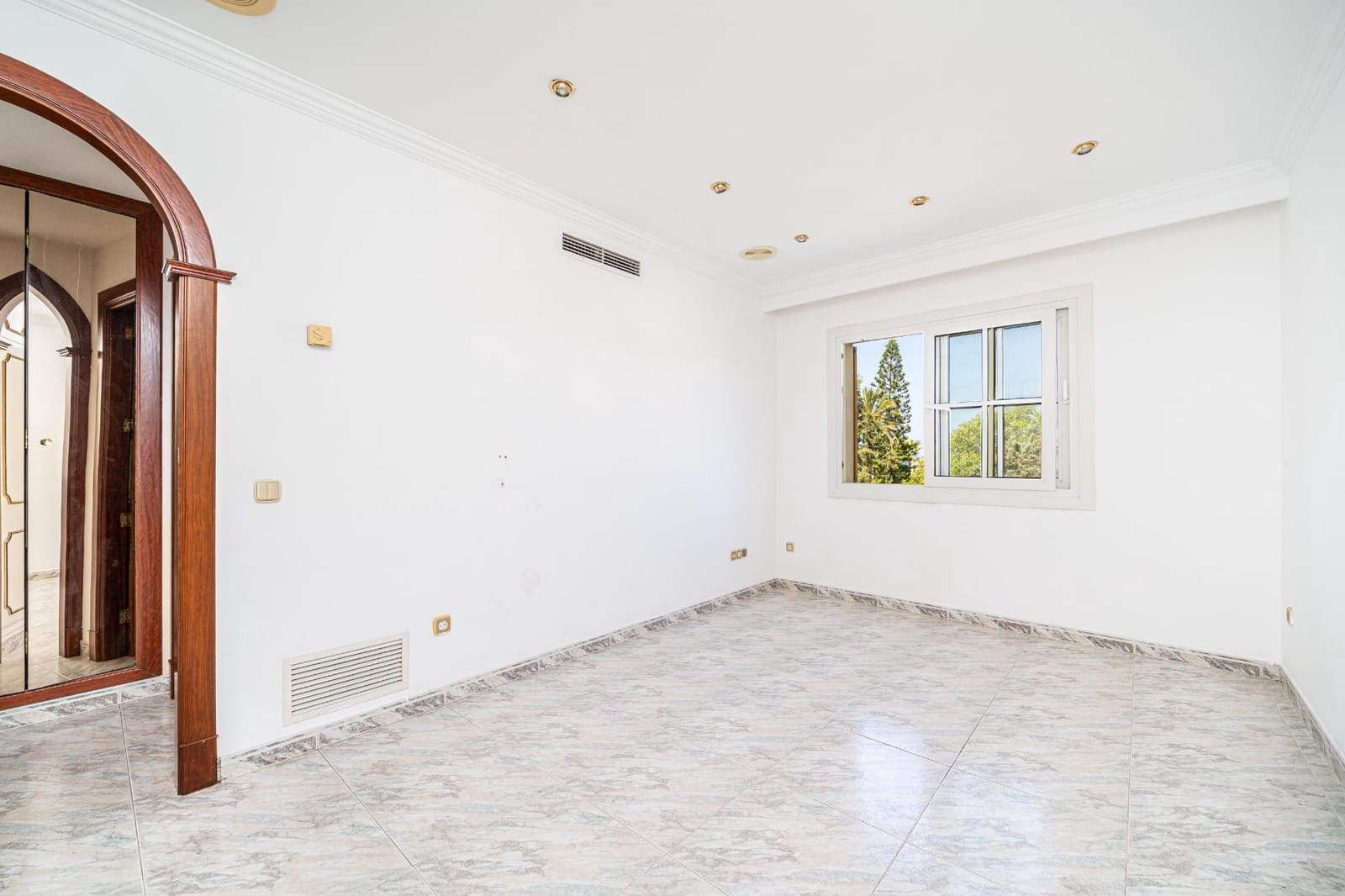 6 soverom Villa til salgs i Son Veri Nou med svømmebasseng garasje - € 1 450 000 (Ref: 10025859)