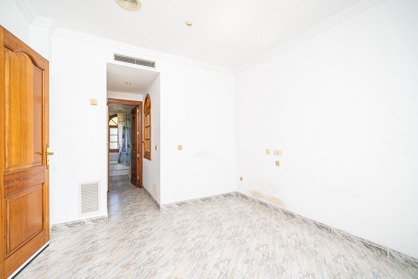 6 soverom Villa til salgs i Son Veri Nou med svømmebasseng garasje - € 1 450 000 (Ref: 10025859)