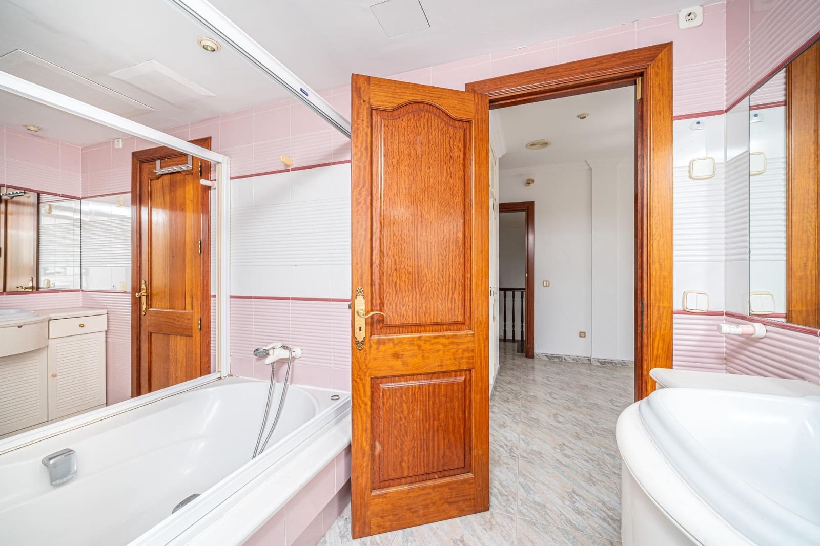 6 soverom Villa til salgs i Son Veri Nou med svømmebasseng garasje - € 1 450 000 (Ref: 10025859)