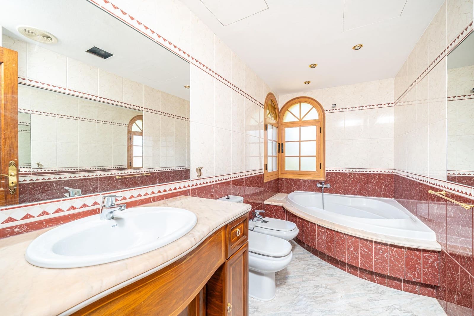 6 soverom Villa til salgs i Son Veri Nou med svømmebasseng garasje - € 1 450 000 (Ref: 10025859)