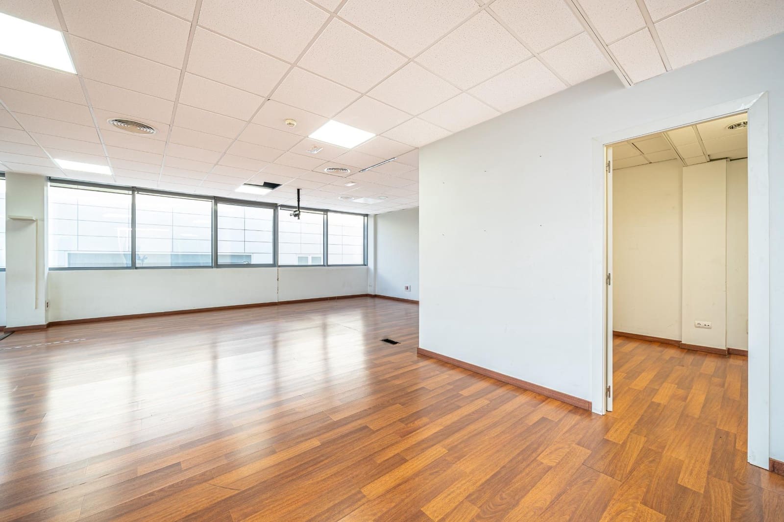 Comercial para venda em Palma de Mallorca com garagem - 299 900 € (Ref: 10100357)