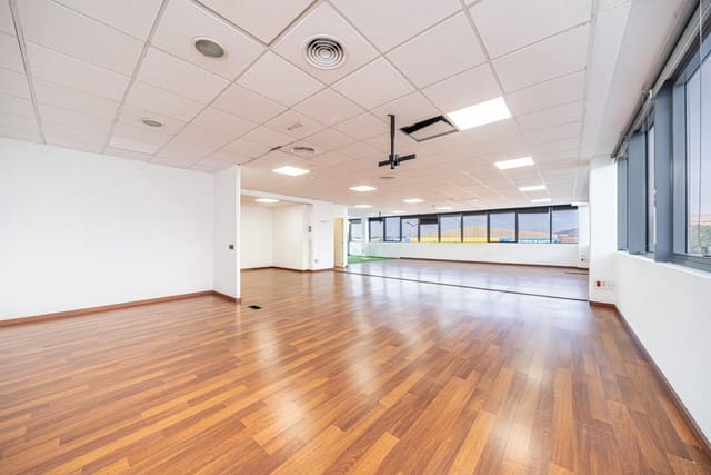Comercial para venda em La Indoteria (Urba), Palma de Mallorca com garagem - 299 900 € (Ref: 10100357)
