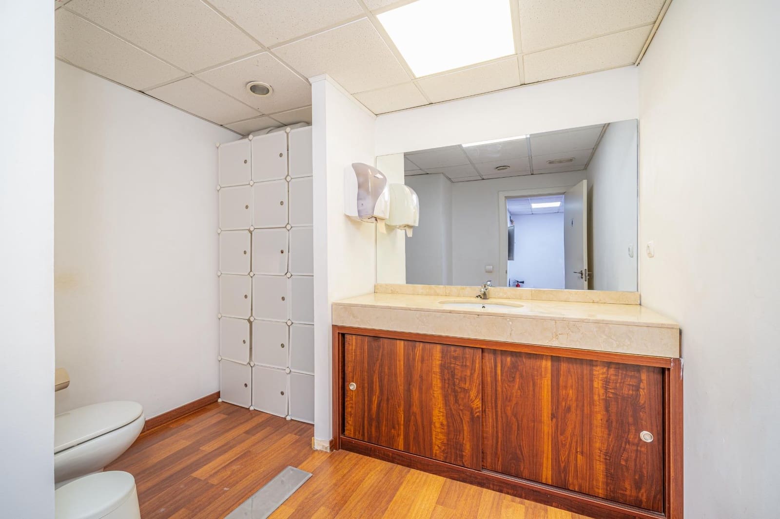 Comercial para venda em Palma de Mallorca com garagem - 299 900 € (Ref: 10100357)