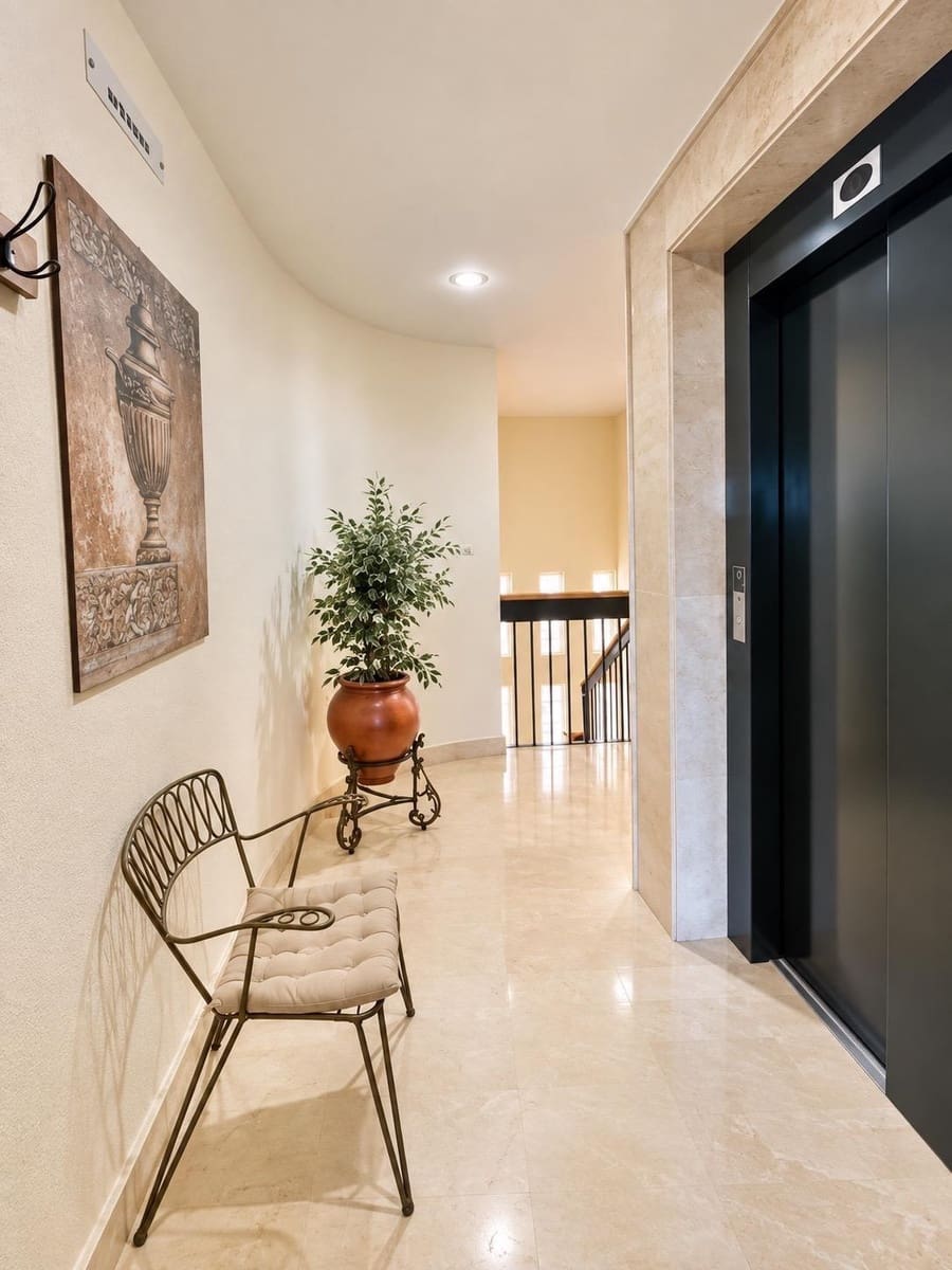 2 sovrum Takvåning till salu i Caleta de Velez med pool garage - 449 000 € (Ref: 10180781)