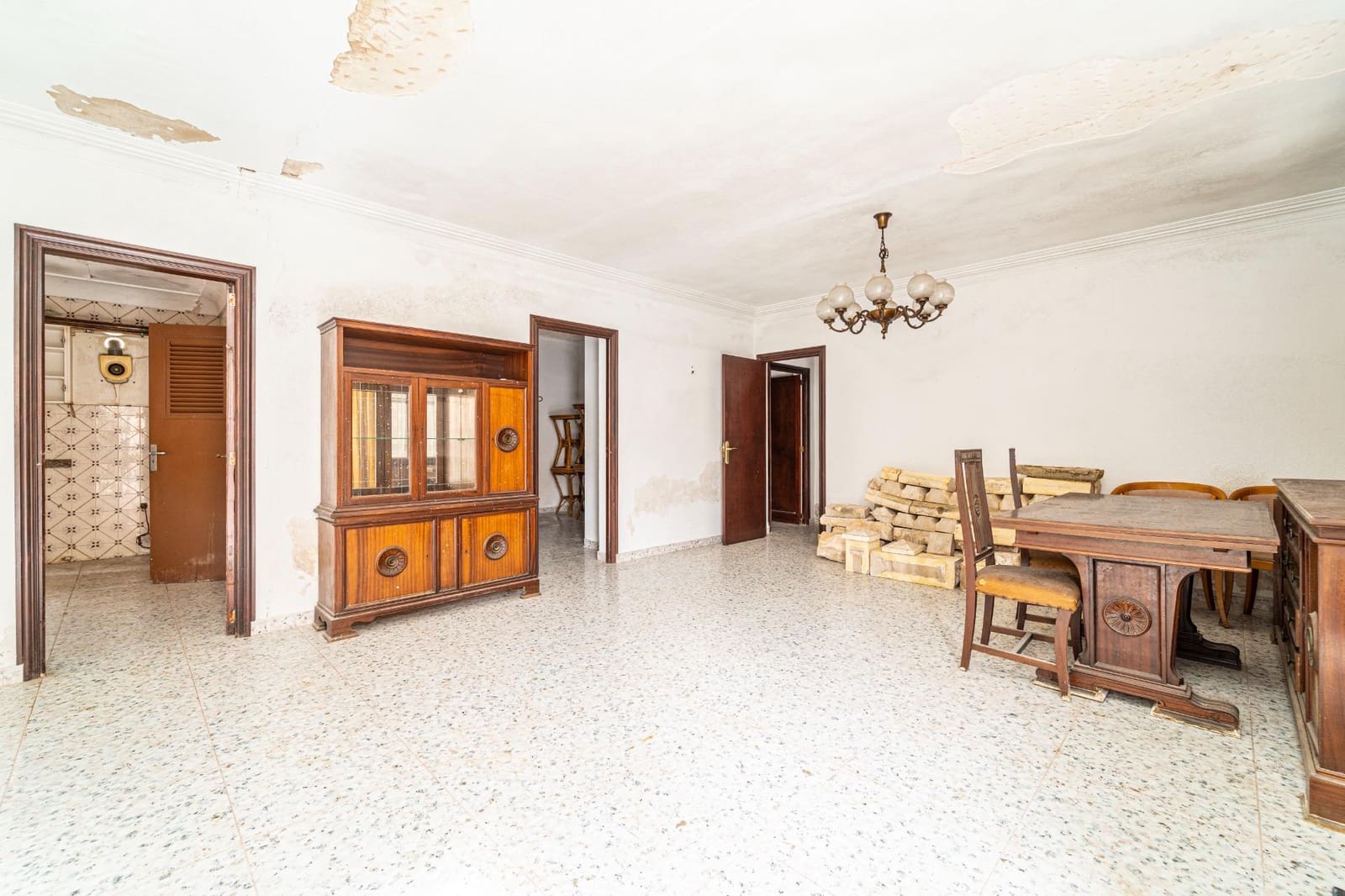 6 soveværelse Byhus til salg i Cala Ratjada med garage - € 440.000 (Ref: 7638177)