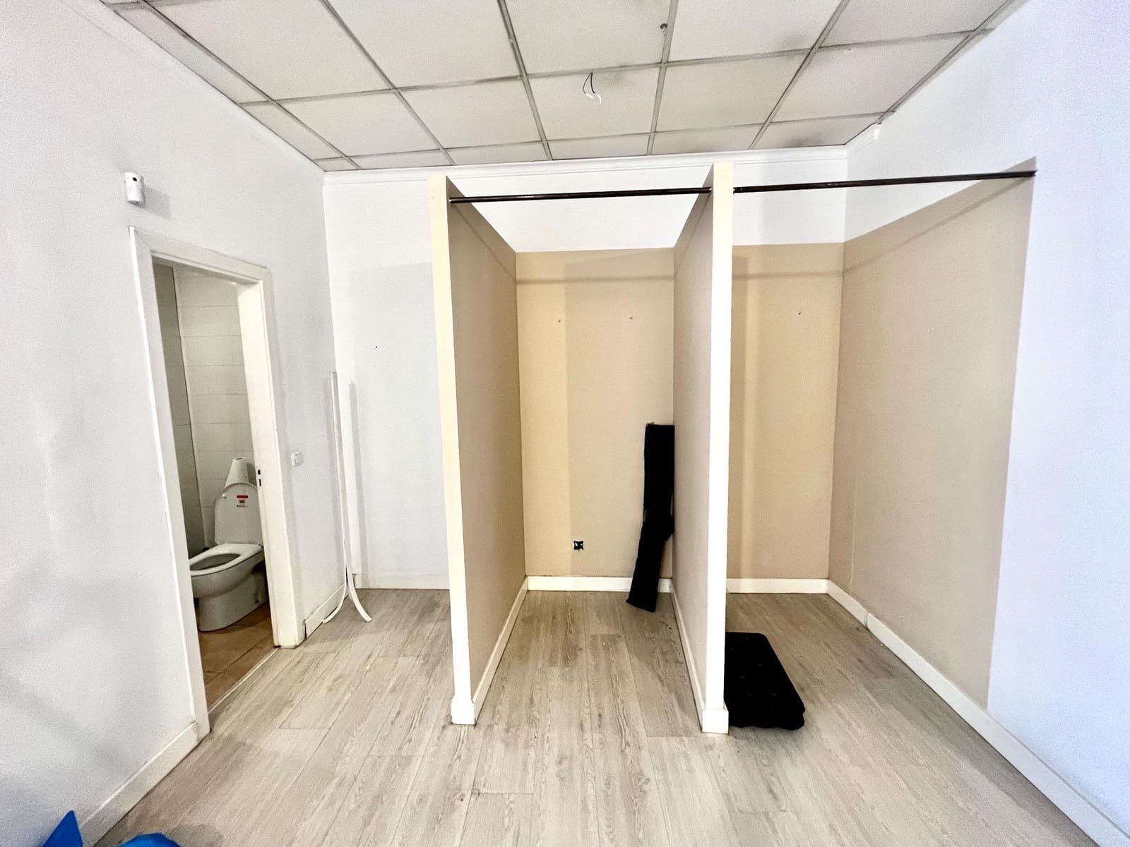 2 bedroom Commercial for rent in Manacor - € 1,200 (Ref: 7640932)