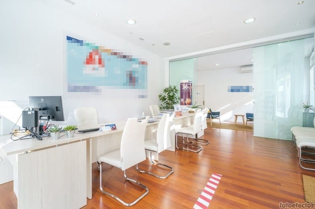 2 bedroom Commercial for sale in Palma de Mallorca - € 170,000 (Ref: 7718373)