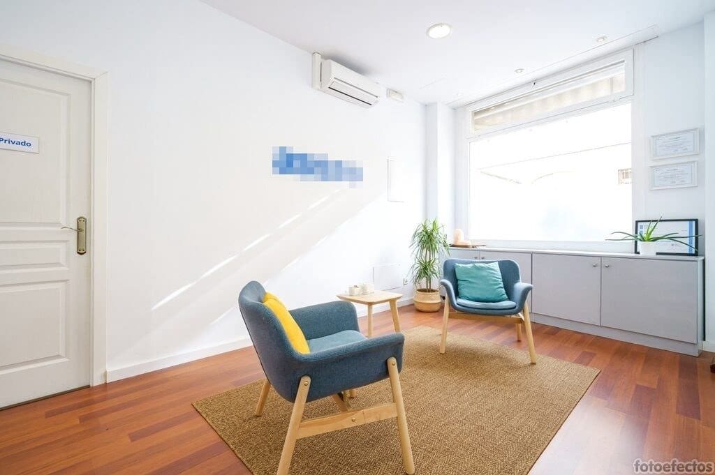 2 bedroom Commercial for sale in Palma de Mallorca - € 170,000 (Ref: 7718373)