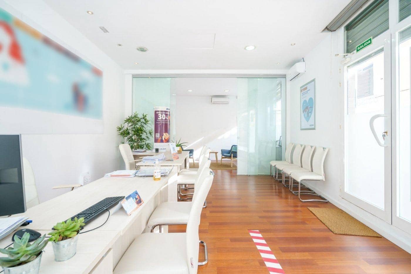 2 bedroom Commercial for sale in Palma de Mallorca - € 170,000 (Ref: 7718373)