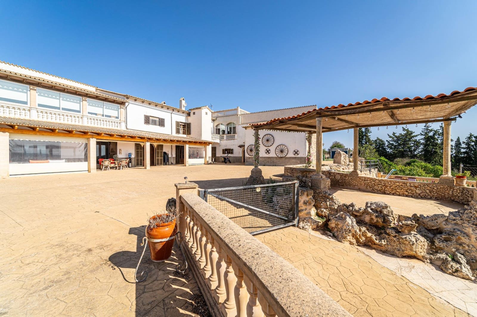 7 soveværelse Finca/Landehus til salg i Lloret de Vista Alegre med swimmingpool garage - € 3.800.000 (Ref: 7840767)