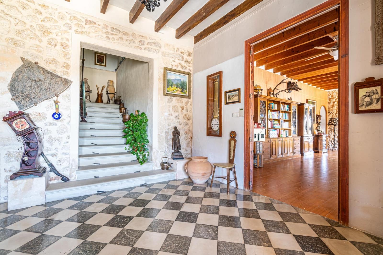 7 soveværelse Finca/Landehus til salg i Lloret de Vista Alegre med swimmingpool garage - € 3.800.000 (Ref: 7840767)