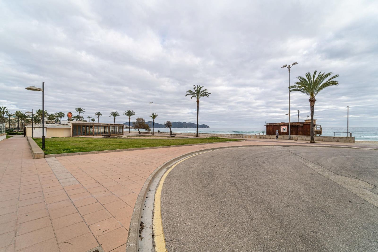 Erhverv til salg i Cala Millor - € 179.000 (Ref: 8092427)