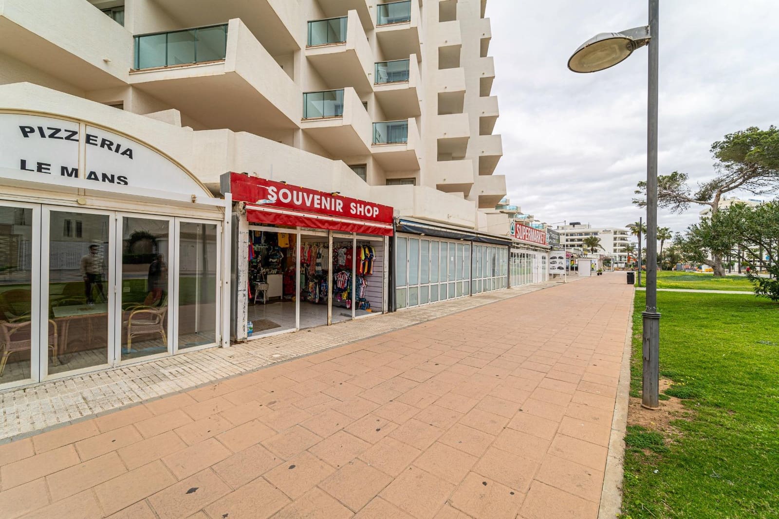 Erhverv til salg i Cala Millor - € 179.000 (Ref: 8092427)