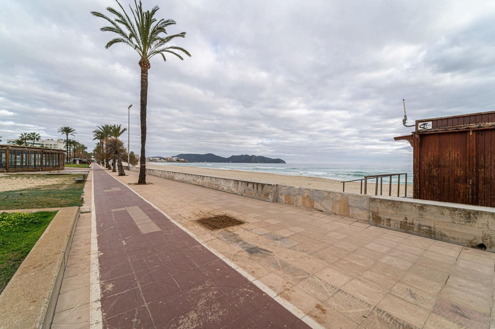 Erhverv til salg i Cala Millor - € 179.000 (Ref: 8092427)