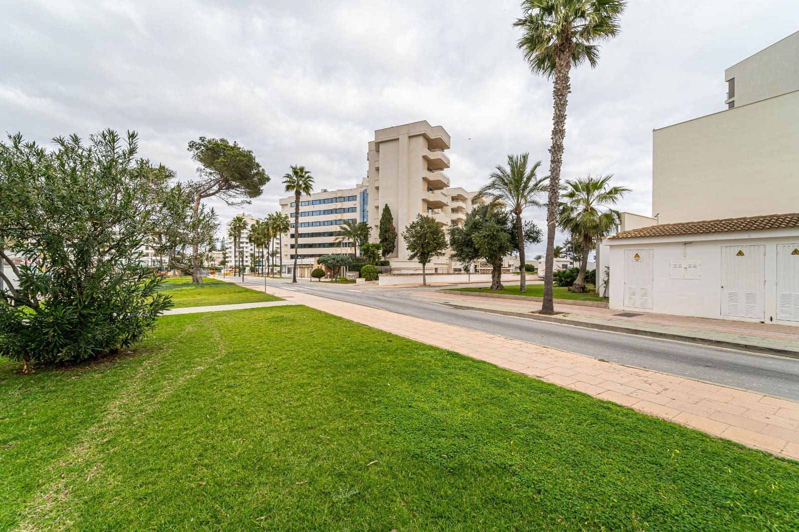 Erhverv til salg i Cala Millor - € 179.000 (Ref: 8092427)