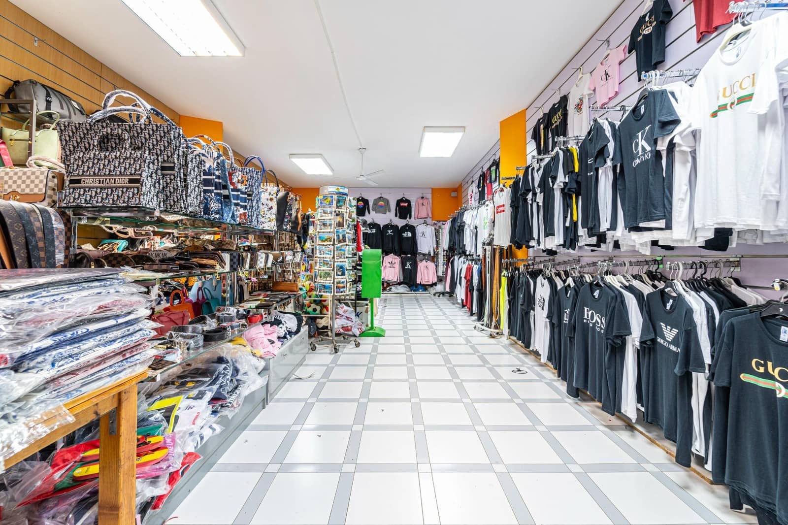 Erhverv til salg i Cala Millor - € 179.000 (Ref: 8092427)