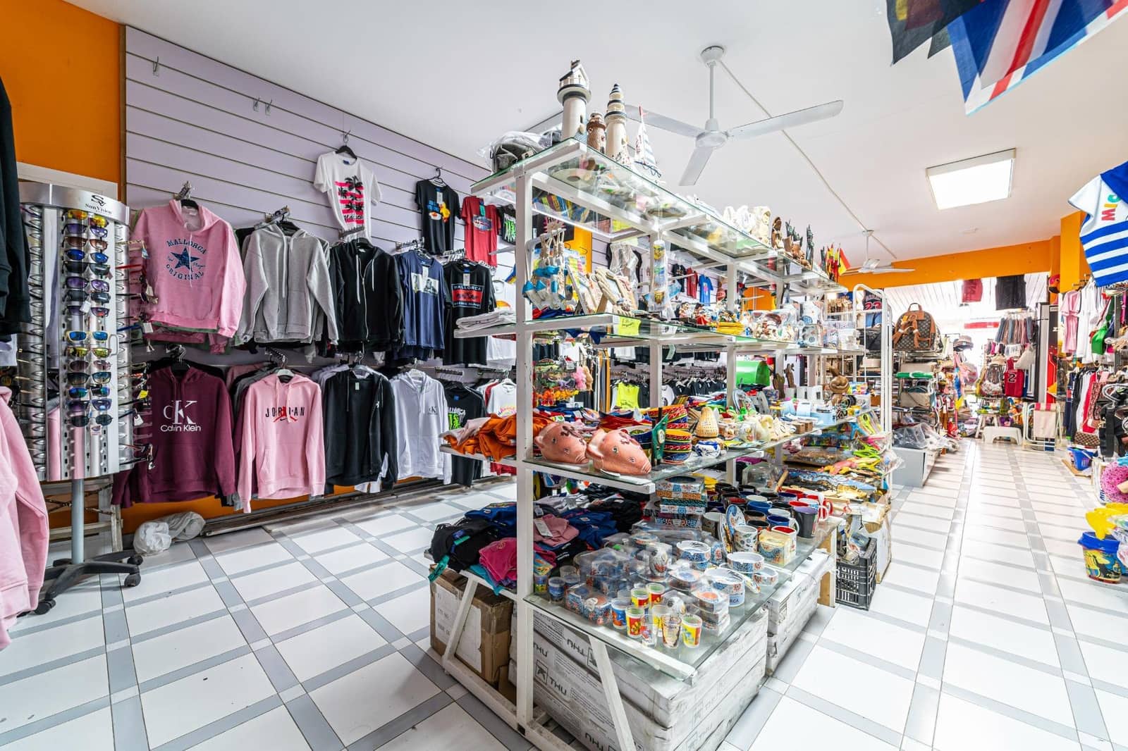 Erhverv til salg i Cala Millor - € 179.000 (Ref: 8092427)