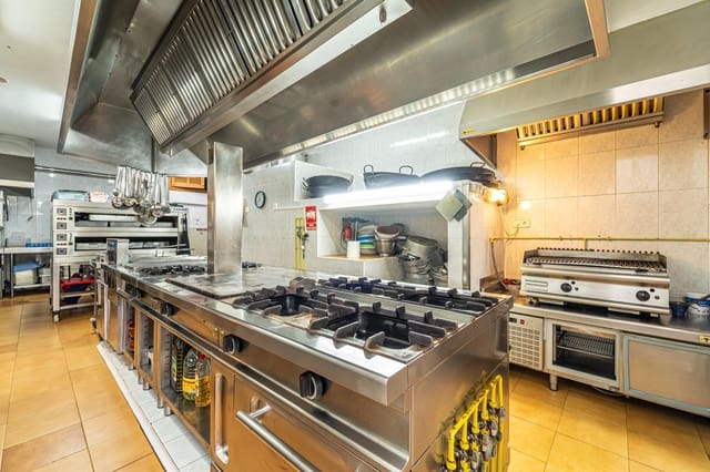 3 camera da letto Commerciale da affittare in María de la Salud / María de la Salut - 2.600 € (Rif: 8211551)