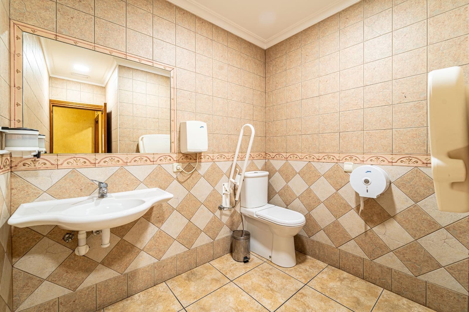 3 soveværelse Erhverv til leje i Maria de la Salud / Maria de la Salut - € 2.600 (Ref: 8211551)