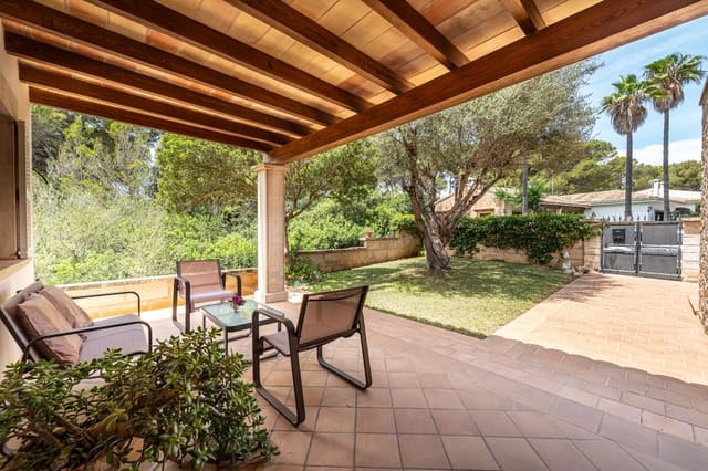 4 bedroom Villa for sale in Portocristo / Port de Manacor, Manacor with pool garage - € 1,250,000 (Ref: 8411307)