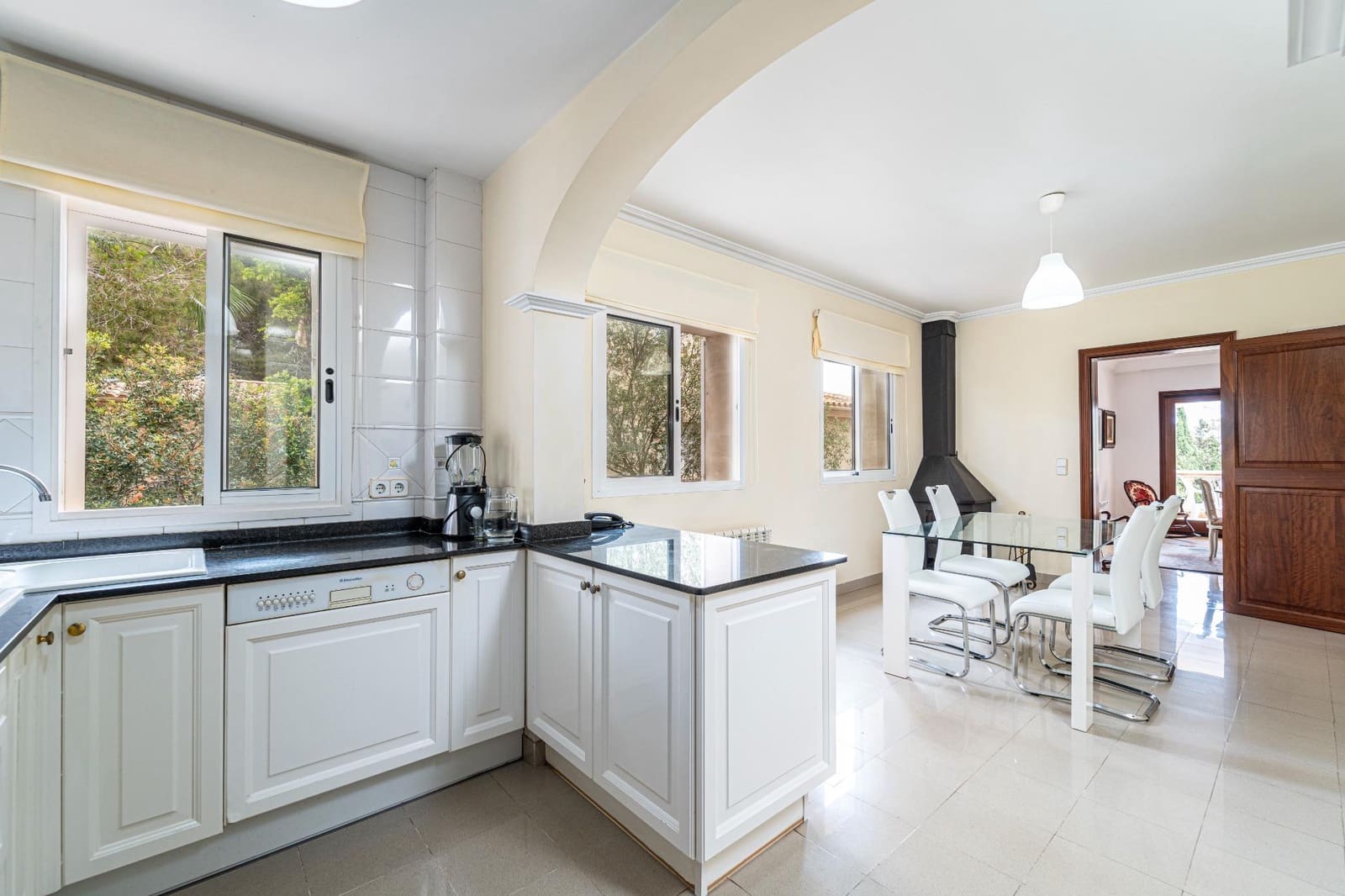 4 chambre Villa/Maison à vendre à Portocristo / Port de Manacor avec piscine garage - 1 250 000 € (Ref: 8411307)