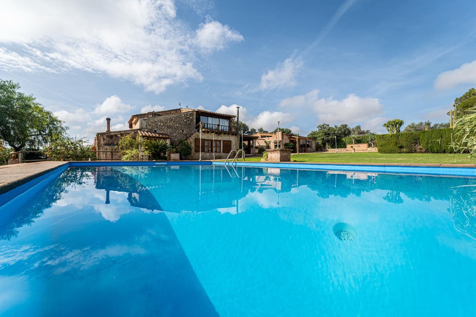 4 soveværelse Finca/Landehus til salg i Petra med swimmingpool garage - € 995.000 (Ref: 8615431)