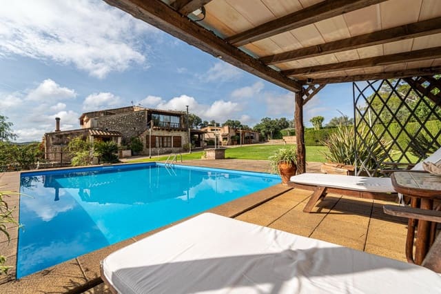 4 soveværelse Finca/Landehus til salg i Petra med swimmingpool garage - € 995.000 (Ref: 8615431)