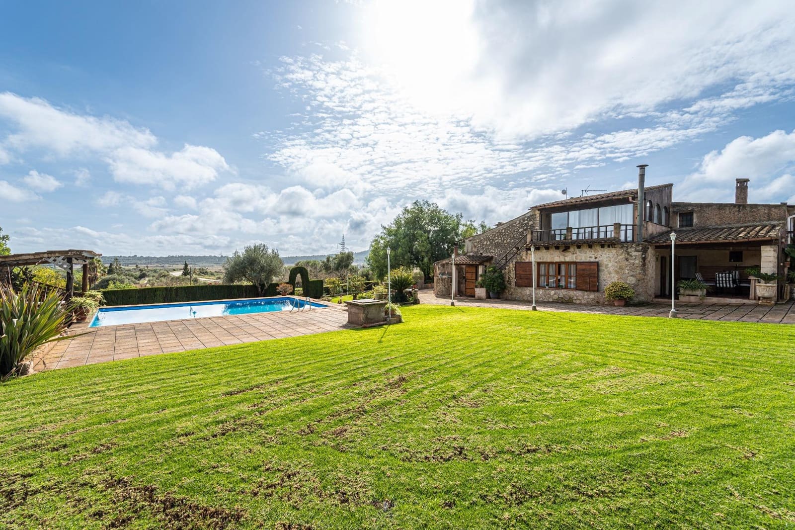 4 soveværelse Finca/Landehus til salg i Petra med swimmingpool garage - € 995.000 (Ref: 8615431)