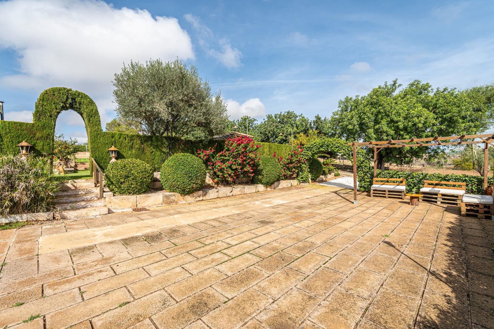 4 soveværelse Finca/Landehus til salg i Petra med swimmingpool garage - € 995.000 (Ref: 8615431)