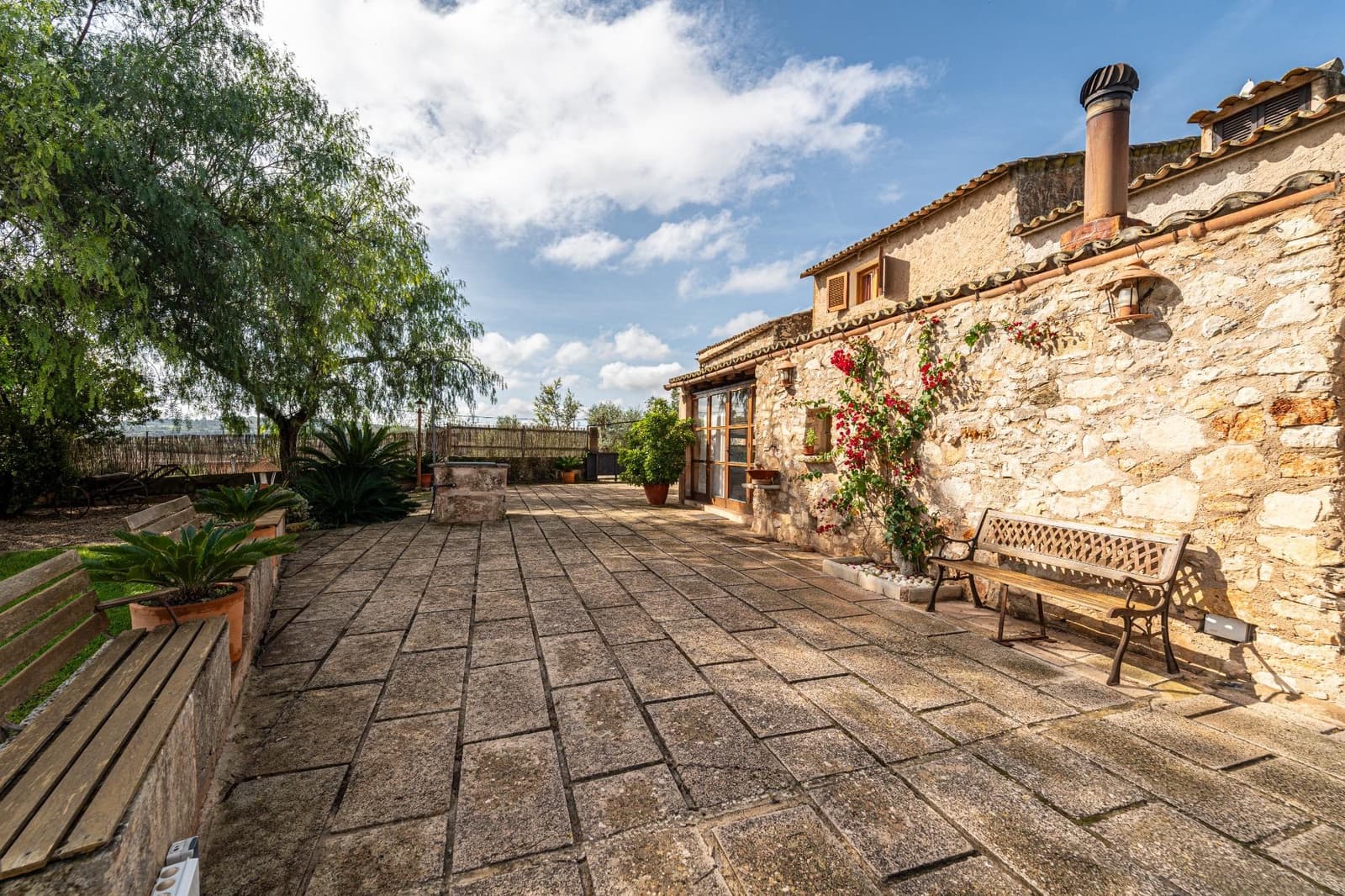 4 soveværelse Finca/Landehus til salg i Petra med swimmingpool garage - € 995.000 (Ref: 8615431)