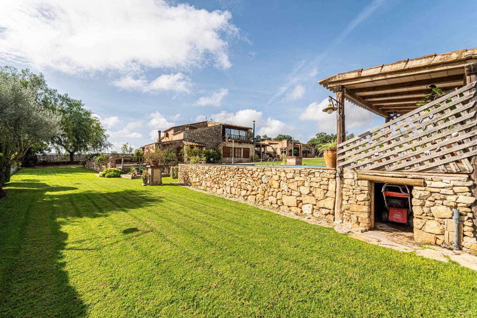 4 soveværelse Finca/Landehus til salg i Petra med swimmingpool garage - € 995.000 (Ref: 8615431)