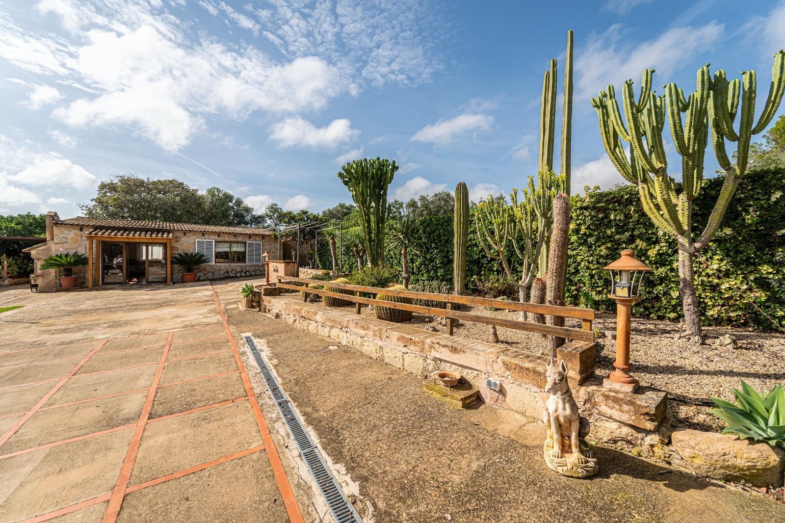 4 soveværelse Finca/Landehus til salg i Petra med swimmingpool garage - € 995.000 (Ref: 8615431)