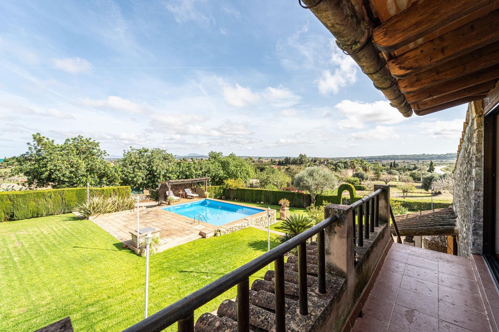 4 soveværelse Finca/Landehus til salg i Petra med swimmingpool garage - € 995.000 (Ref: 8615431)