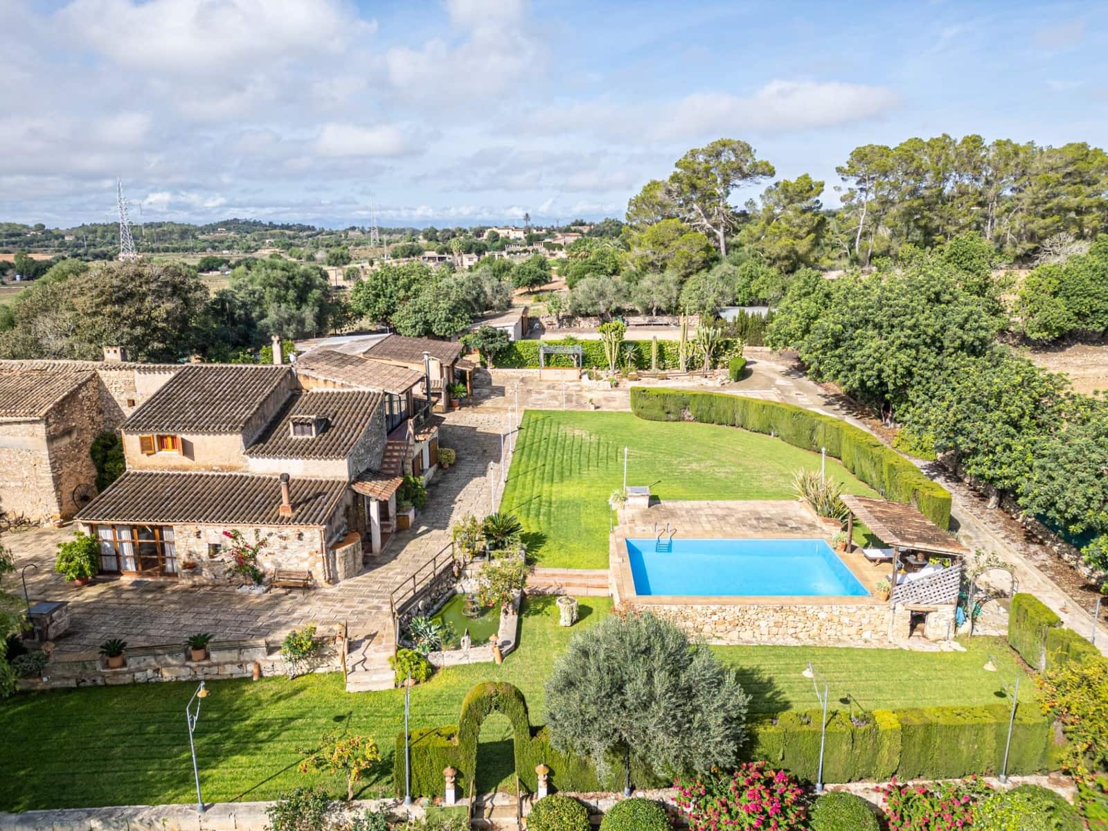 4 soveværelse Finca/Landehus til salg i Petra med swimmingpool garage - € 995.000 (Ref: 8615431)