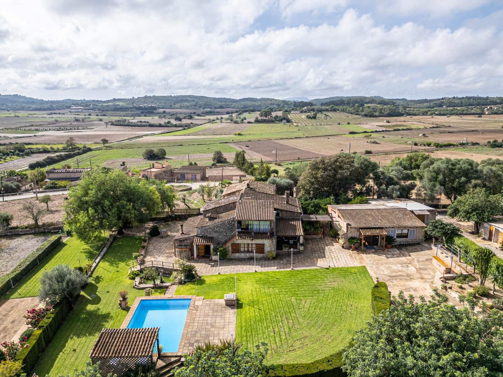 4 soveværelse Finca/Landehus til salg i Petra med swimmingpool garage - € 995.000 (Ref: 8615431)