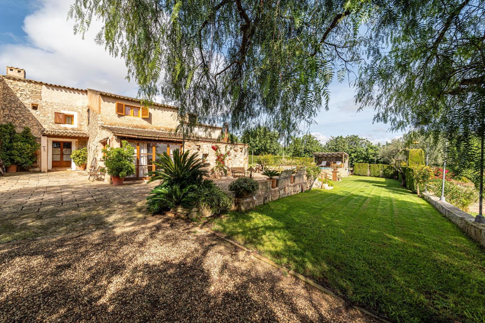 4 soveværelse Finca/Landehus til salg i Petra med swimmingpool garage - € 995.000 (Ref: 8615431)