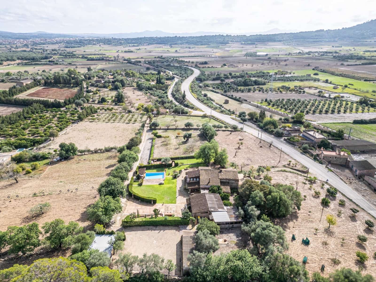 4 soveværelse Finca/Landehus til salg i Petra med swimmingpool garage - € 995.000 (Ref: 8615431)