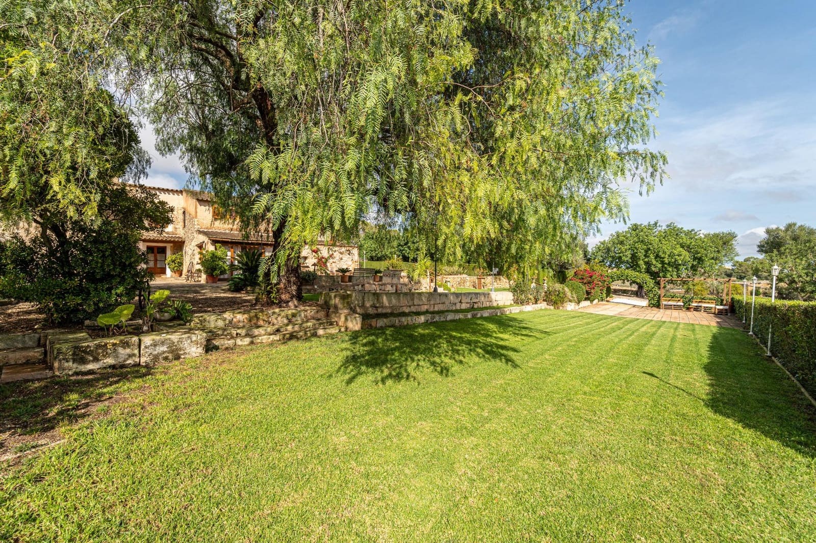 4 soveværelse Finca/Landehus til salg i Petra med swimmingpool garage - € 995.000 (Ref: 8615431)