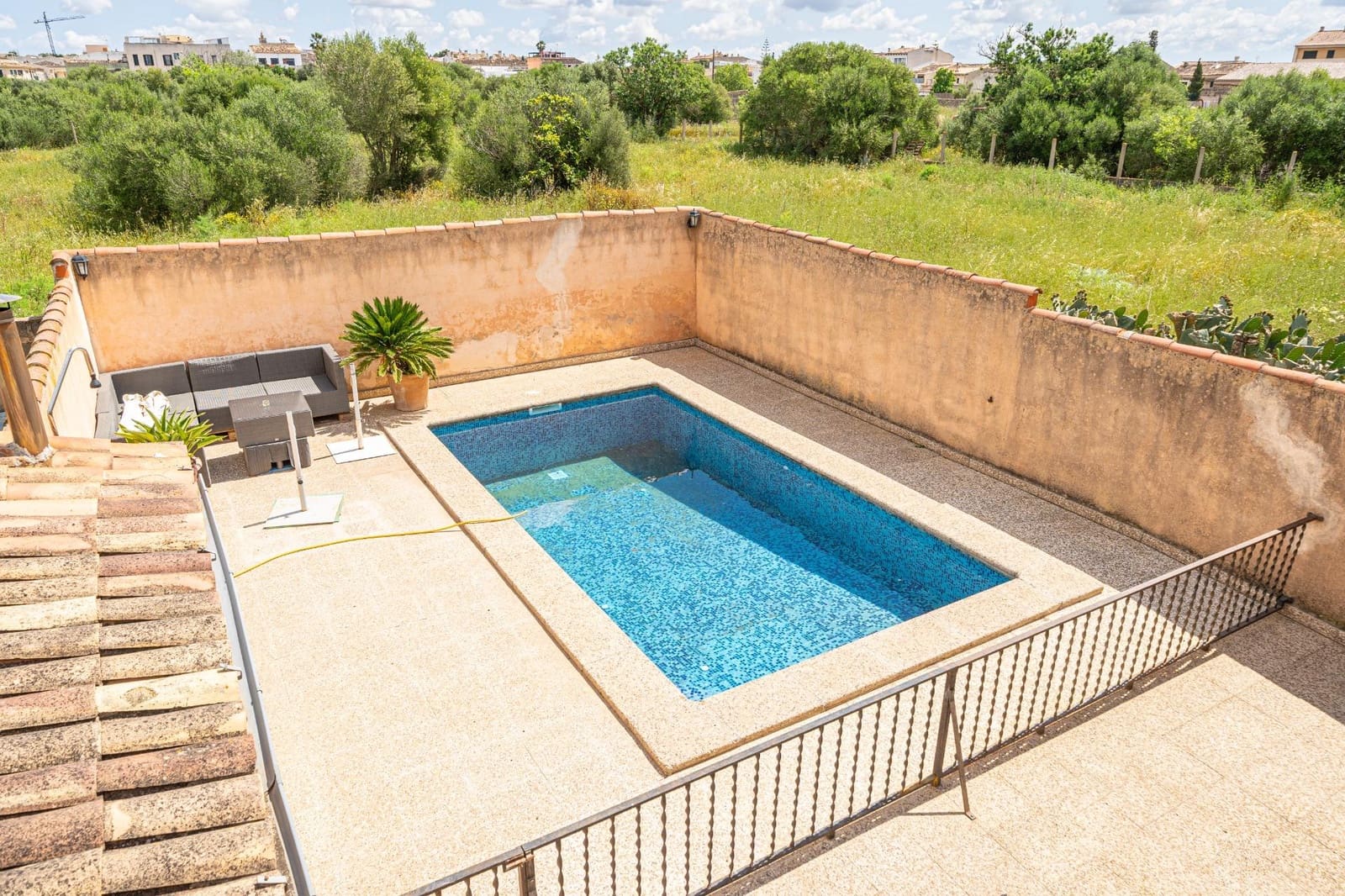 2 soveværelse Semi-Rækkehus til salg i Consell med swimmingpool - € 699.000 (Ref: 8979329)