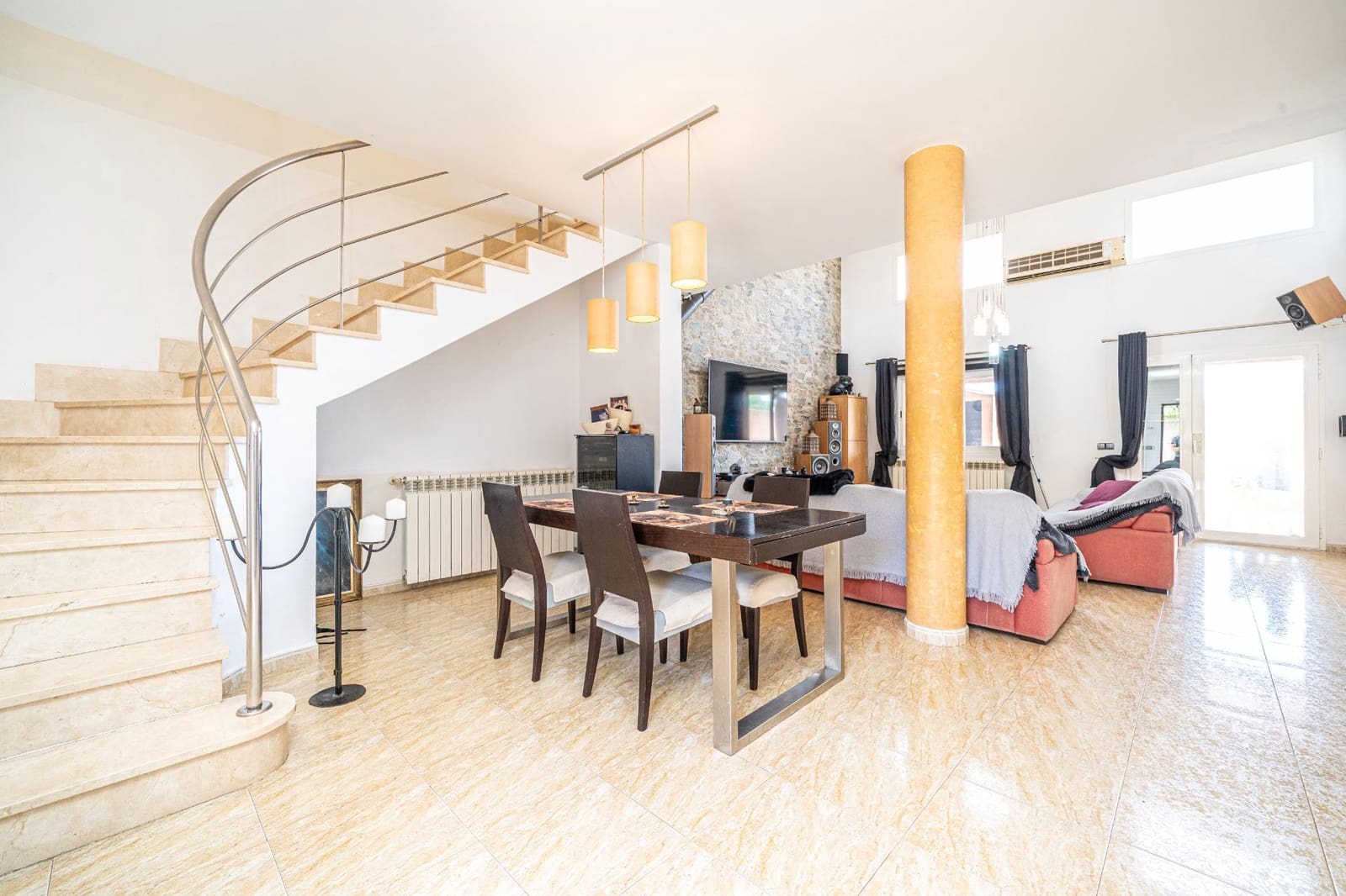 2 soveværelse Semi-Rækkehus til salg i Consell med swimmingpool - € 699.000 (Ref: 8979329)