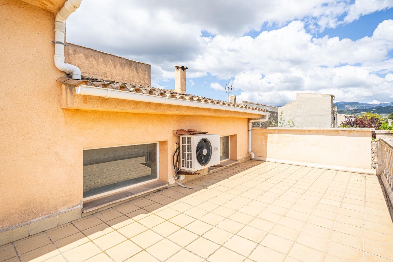 2 soveværelse Semi-Rækkehus til salg i Consell med swimmingpool - € 699.000 (Ref: 8979329)